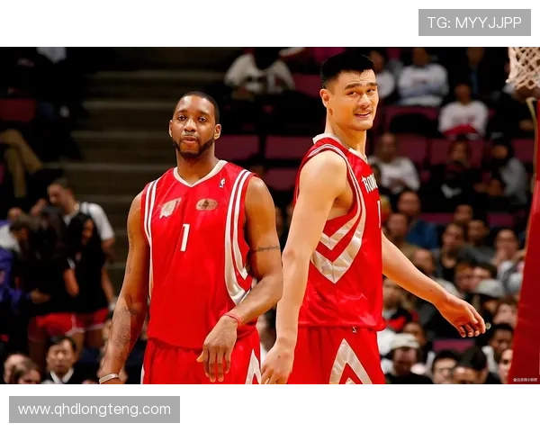 弗莱与姚明的巅峰对决：两位巨星在NBA赛场上的精彩较量与传奇故事